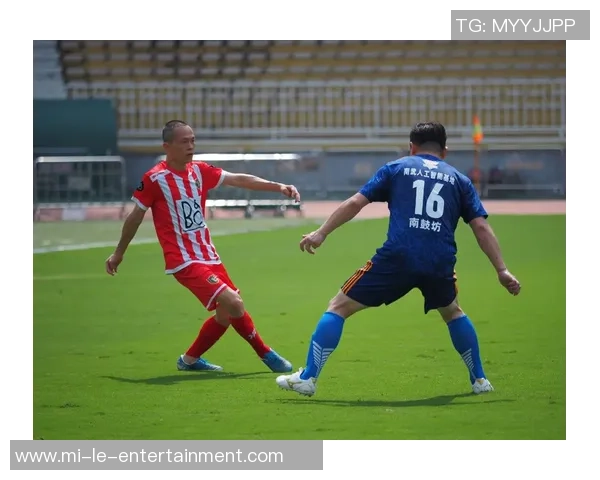 足球宝贝与恒大传奇交融展现青春活力与运动魅力的完美结合